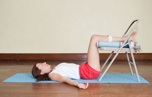 Kvinde træner sin bækkenbund